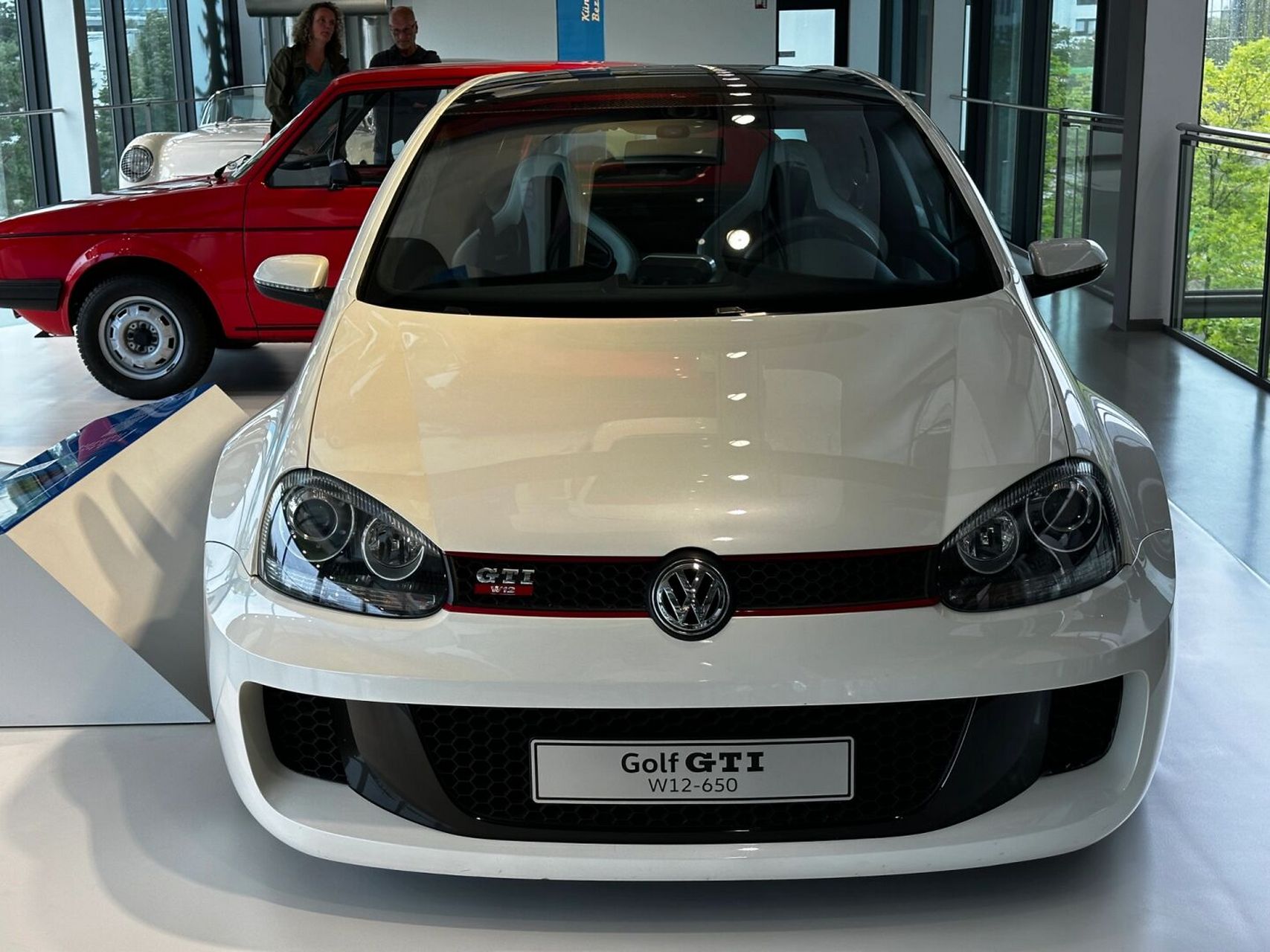 一辆w12的高尔夫 发动机放在了后备箱,具体参数看最后一图 #大众