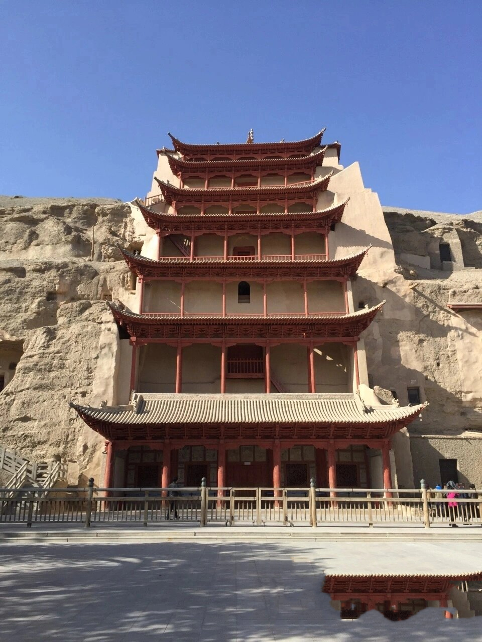 莫高窟简介 莫高窟 敦煌莫高窟是甘肃省敦煌市境内的莫高窟,西千佛洞