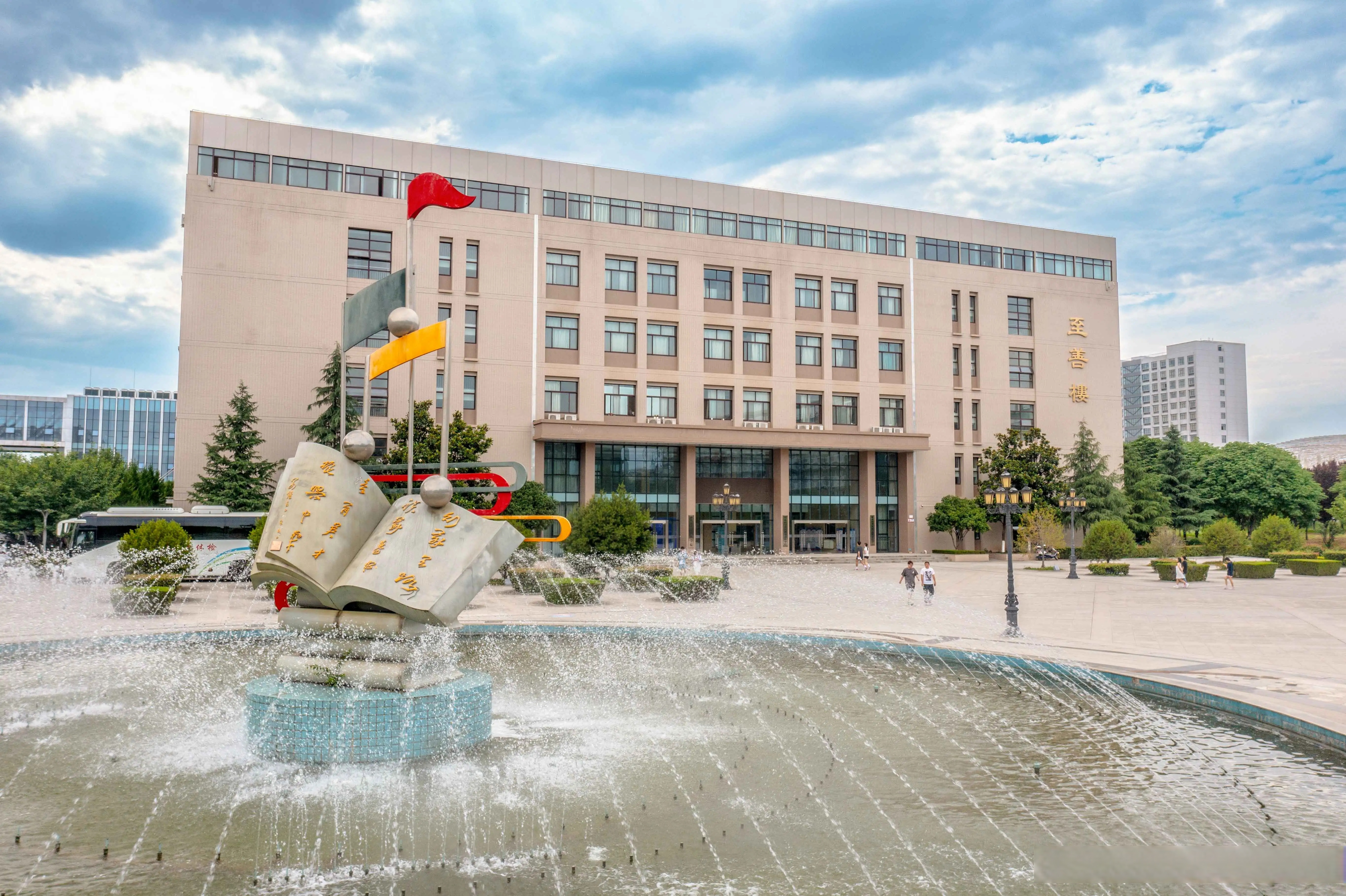 晨光微露,世界渐渐苏醒