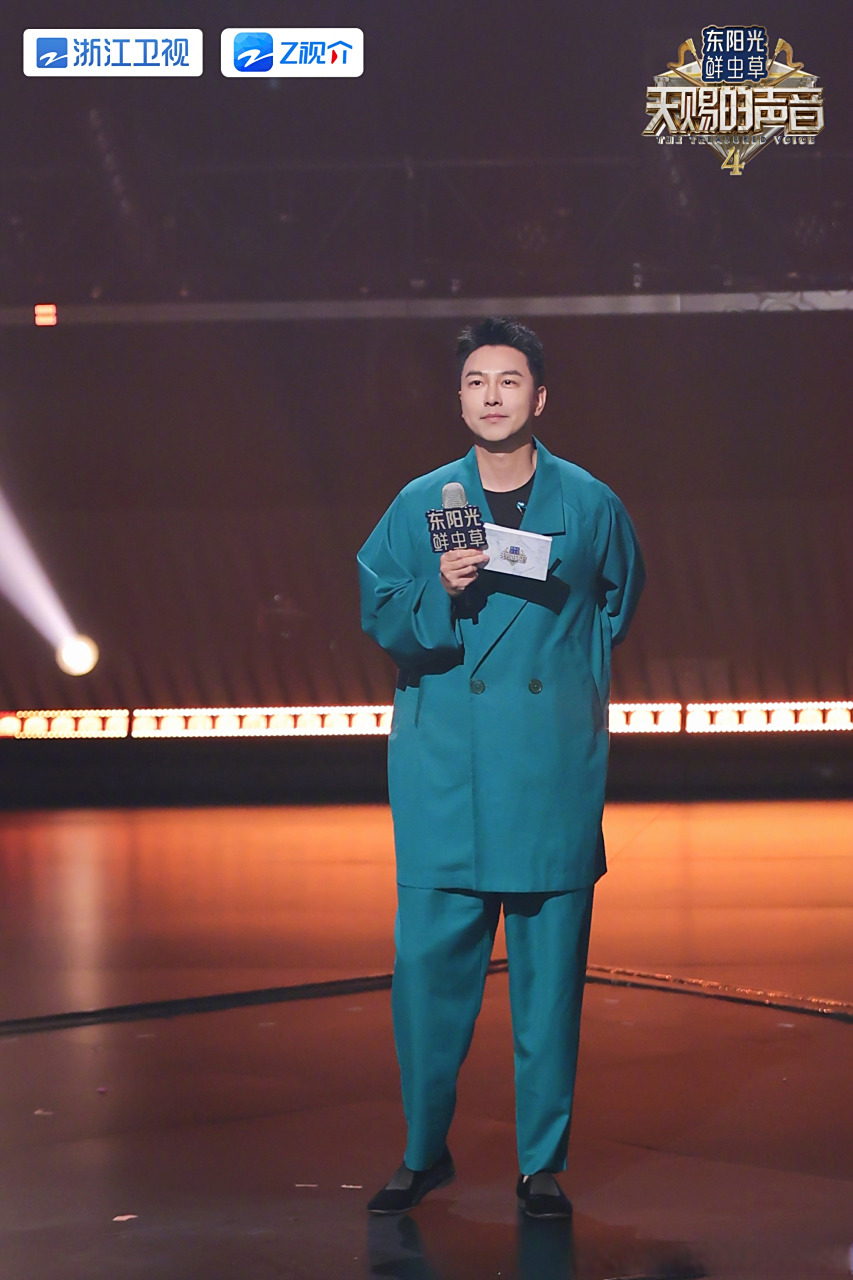 天赐的声音# 主持人陈欢的精彩剧照掉落浙江卫视每周五22:00 ,z视介