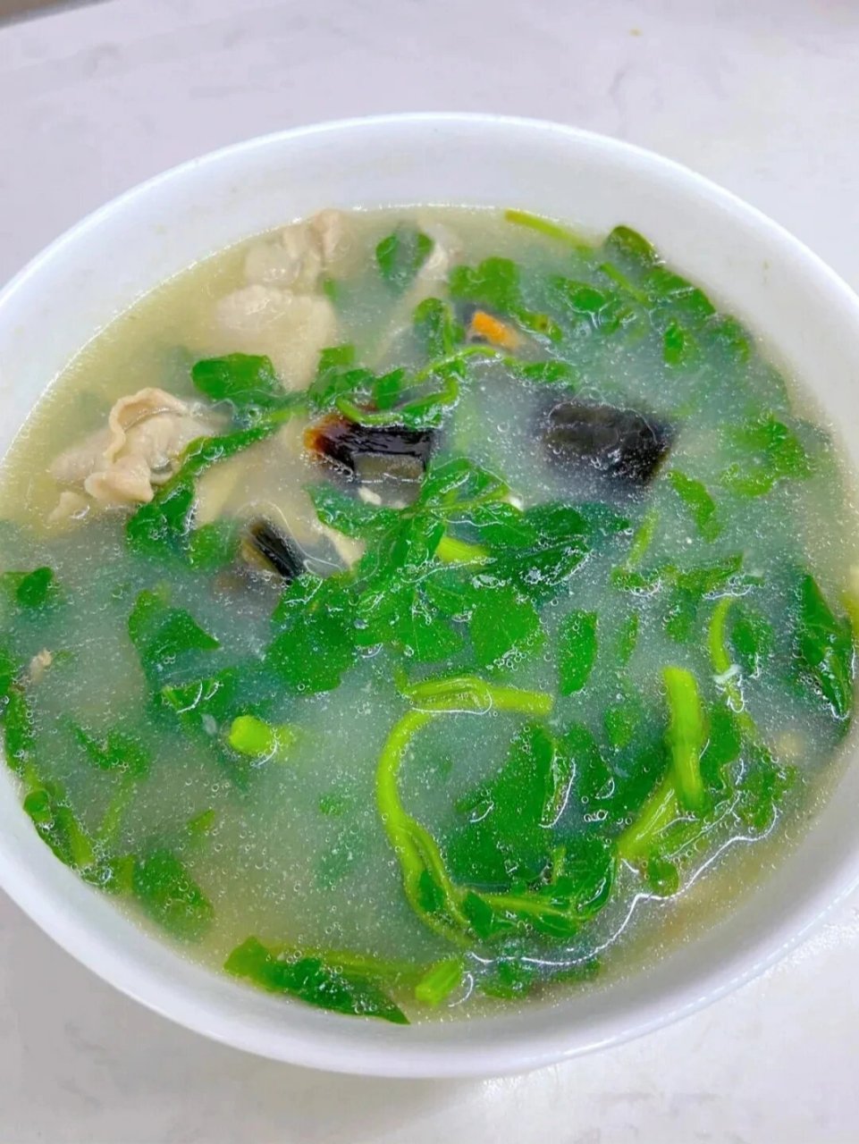 立秋干燥分享一道煲汤-皮蛋瘦肉西洋菜汤 食 材 主料:西洋菜一把,皮蛋