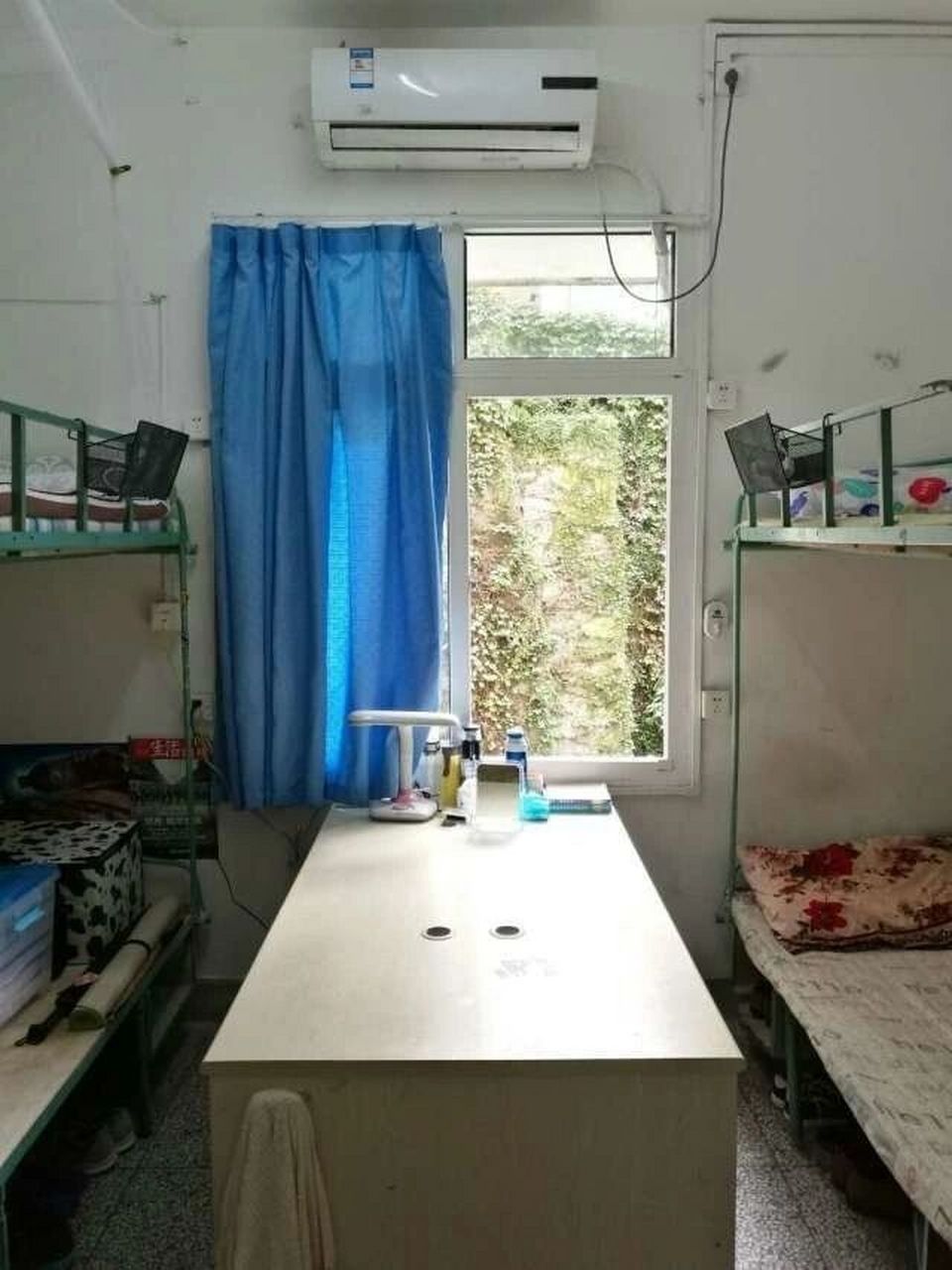 嘞是重庆邮电大学 宿舍篇 重邮的本科宿舍为四人间和六人间.
