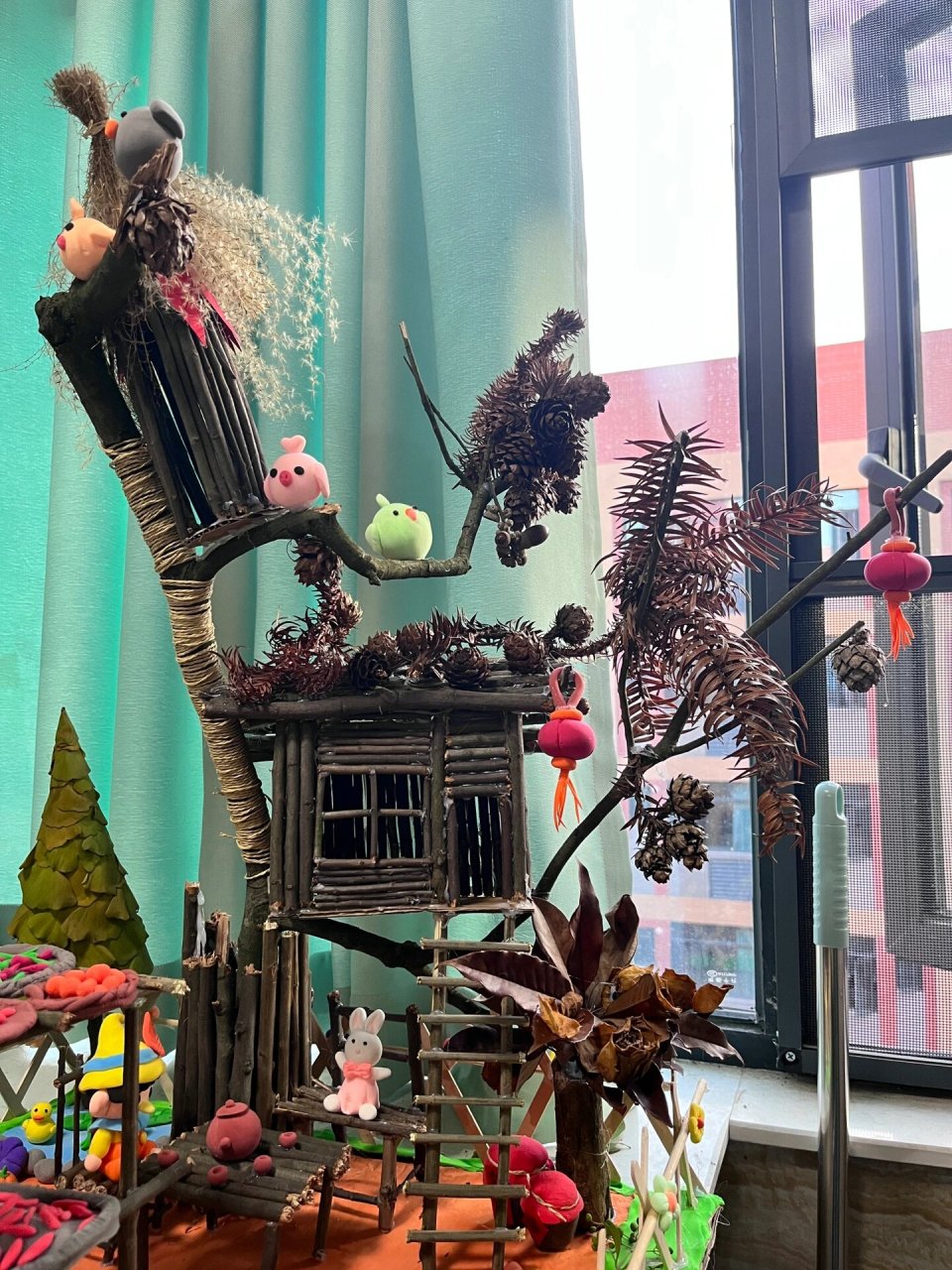 幼儿园树枝树叶小屋 利用自然材料制作手工 历时四天,记录一下,是和