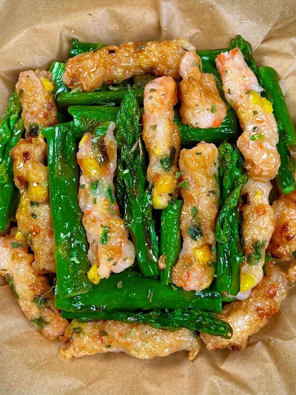 一盘都不够炫的哈哈～ 	 95食材:芦笋,虾滑 02做法:11566芦笋