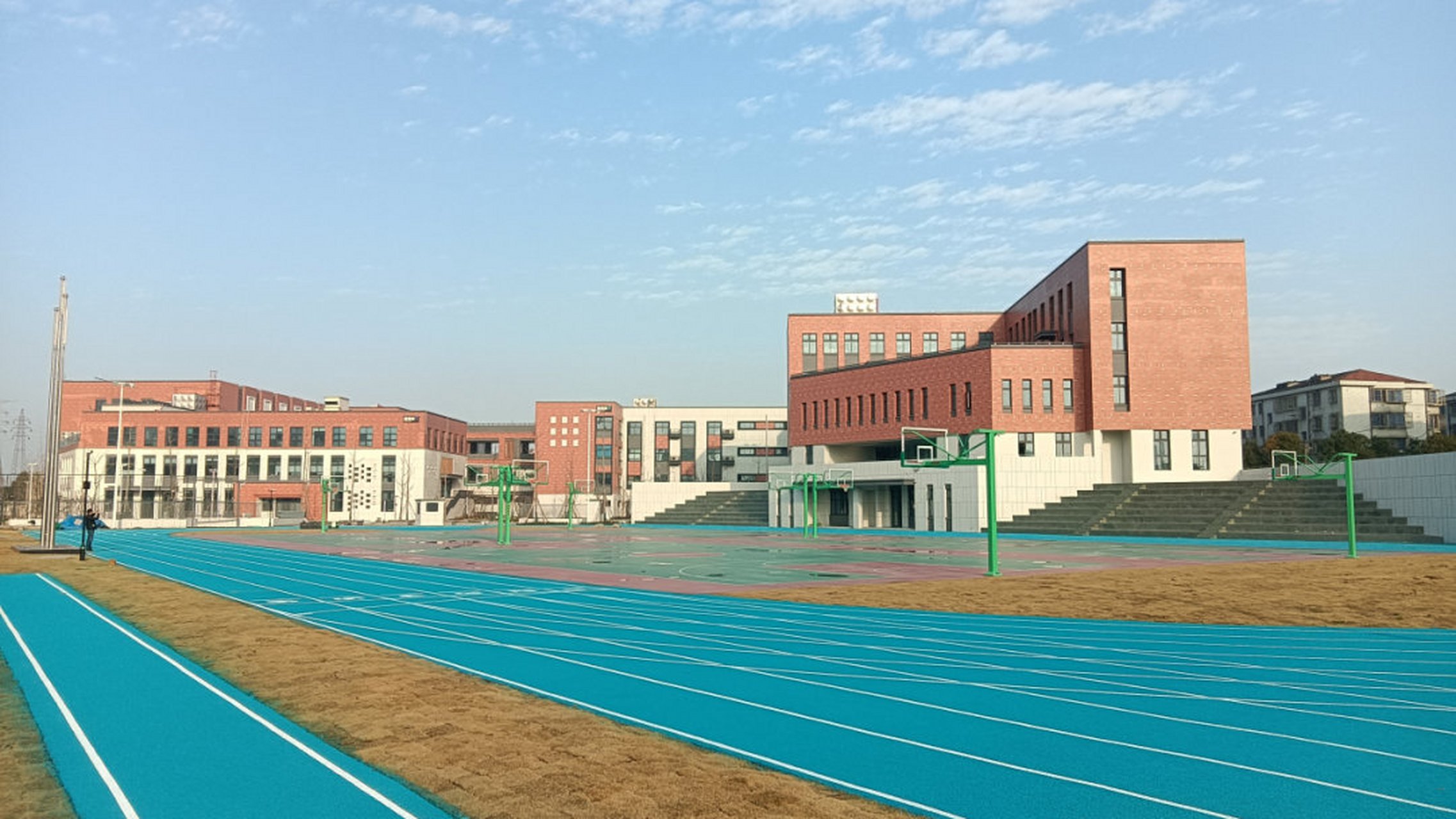 宁波新闻##连通区县#日前,北仑区新碶小学扩建工程通过竣工验收