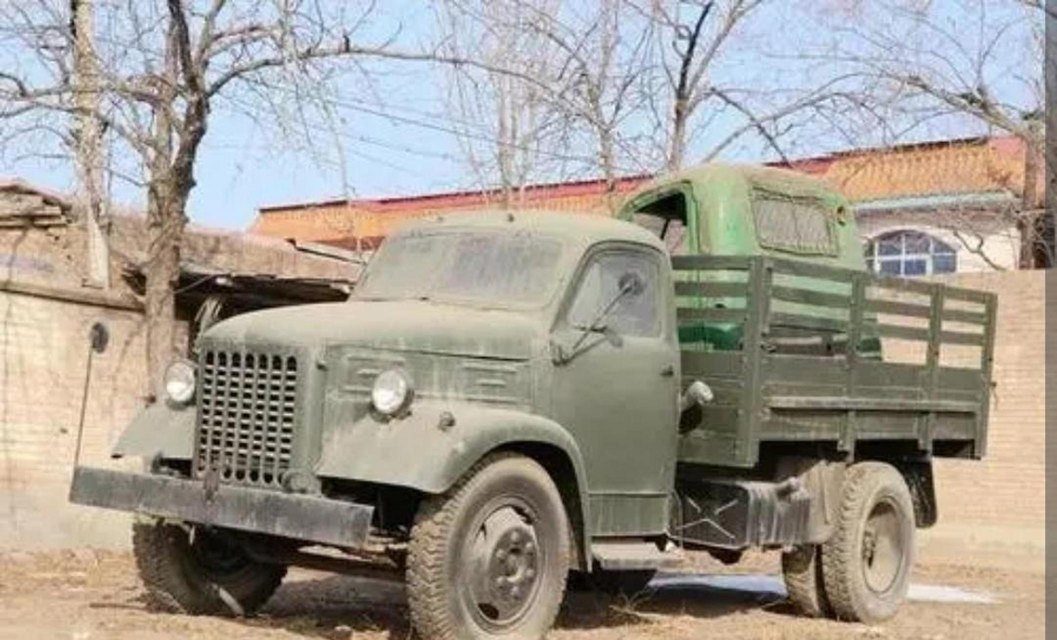 熟悉的跃进nj130型,两吨半载重车,nj230越野车,南汽在80年代初推出