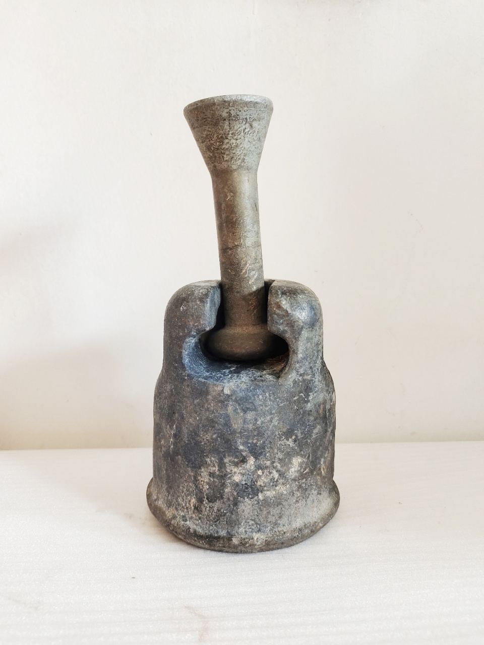 过去常备物品-捣药罐 捣药罐也称叫药臼旧时家庭或是药房的传统工具