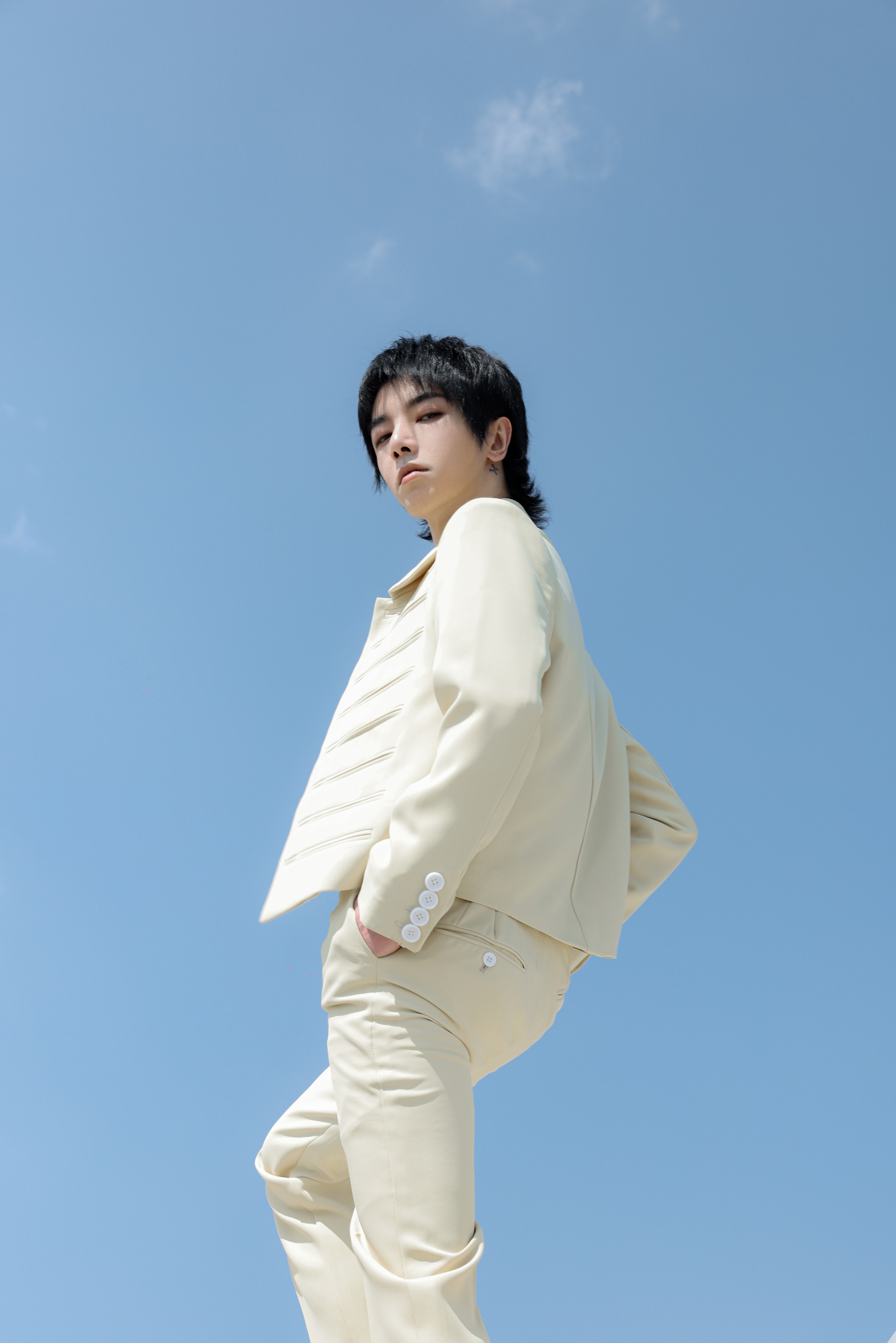 风影摇曳,是等待夏日到来的期盼,是盈满而溢的湛蓝