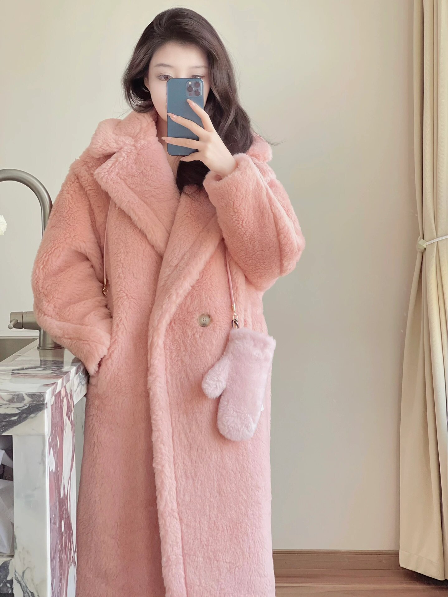 泰迪大衣  今年出的粉色,是我买了这么多年他家外套最亮眼到我的颜色