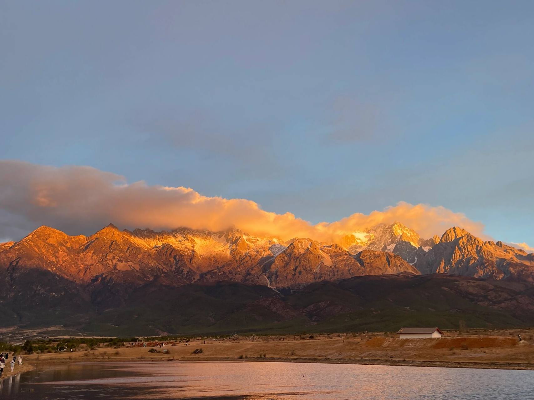 东巴谷61日照金山7215 3月22日早上6.
