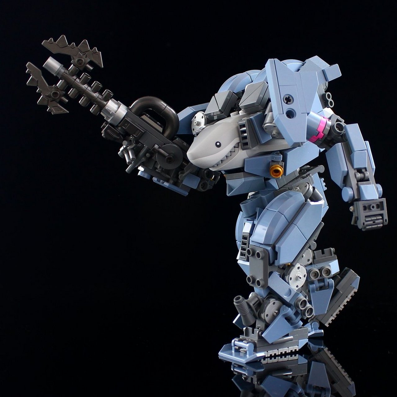 日本乐高大神moko分享了一个最新的作品,大白鲨机甲,并且他还在其油管