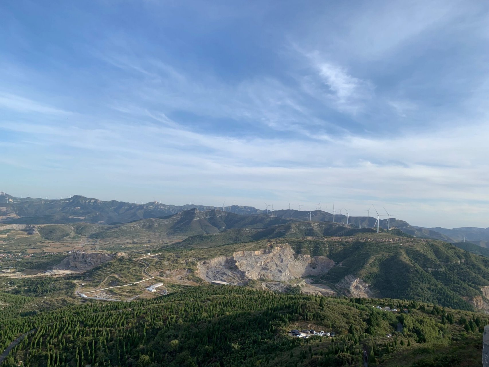 上山路就大约两米的烂路,其余路况都