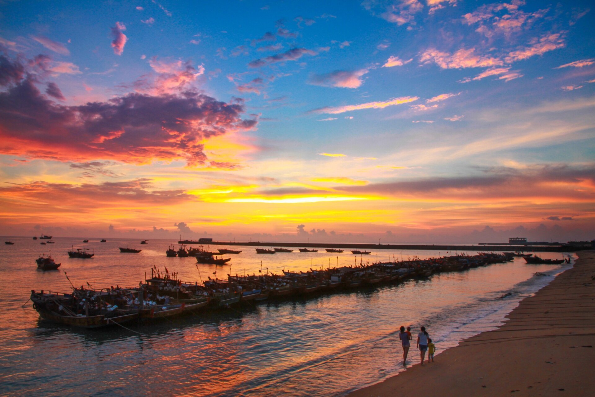 发现一个宝藏地方—草潭镇 角头沙风景名胜区位于广东省市遂溪县草潭
