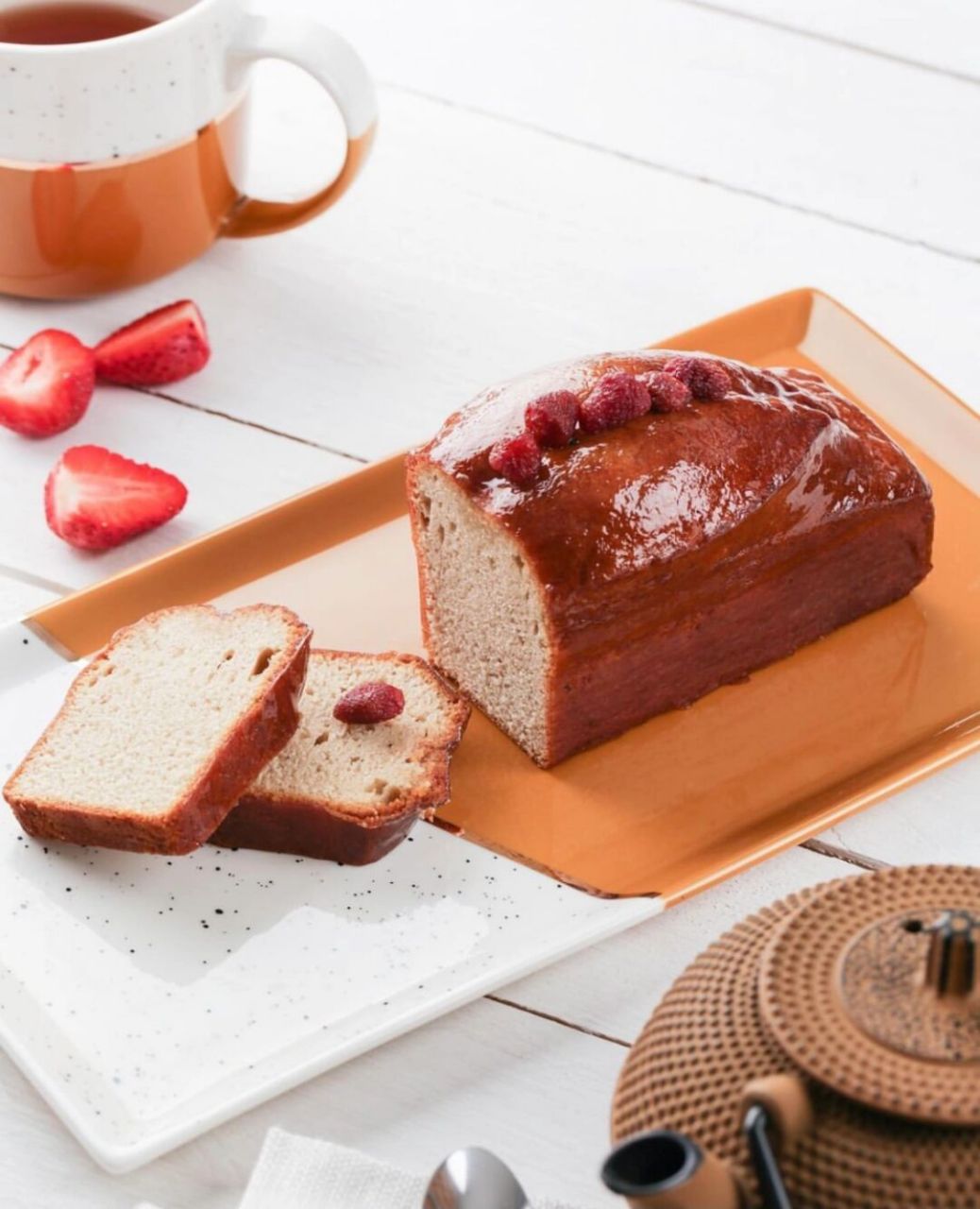 覆盆子果酱: 覆盆子～30克 幼砂糖～15克 水～20克 制作方法:将覆盆子