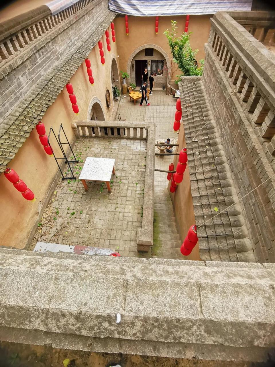 独具特色的三原柏社村地坑四合院.