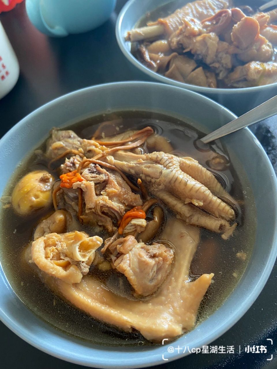 补到炸电压力锅版【老母鸡汤】鲜香可口 【材料准备】 老母鸡一只