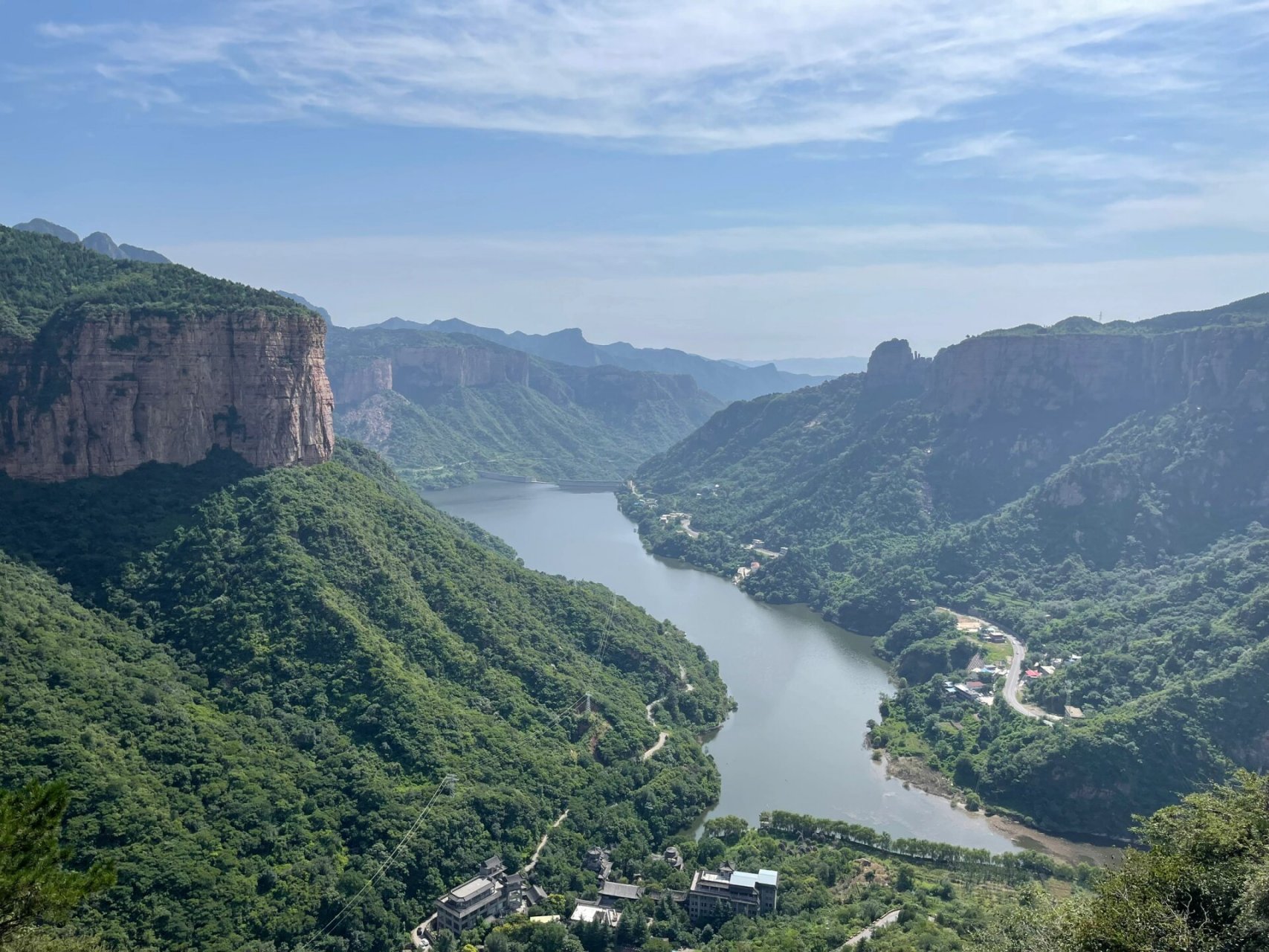 辉县齐王寨避暑 在家人的推荐下,以及自己查看了一些攻略,感觉齐王寨