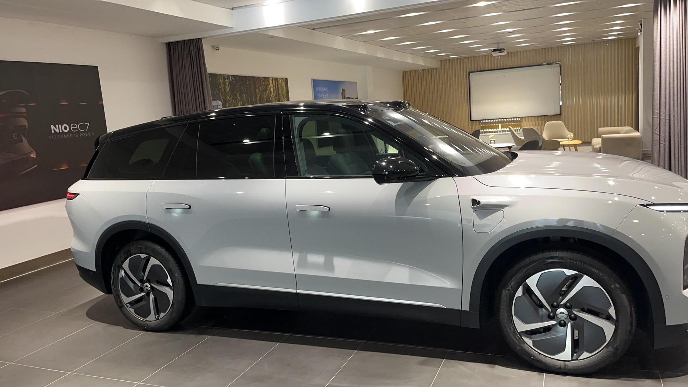 蔚来全新 es 8星灰 黑武士内饰.