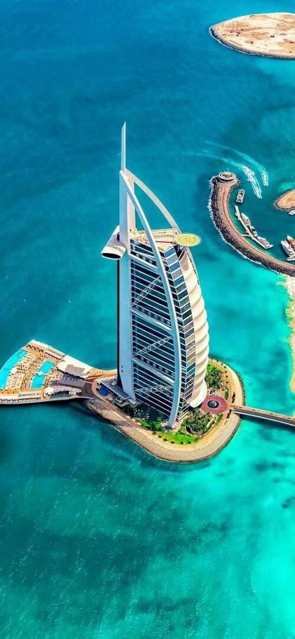 迪拜七星帆船酒店 阿拉伯塔酒店(burj al arab),因外形酷似船帆,又称