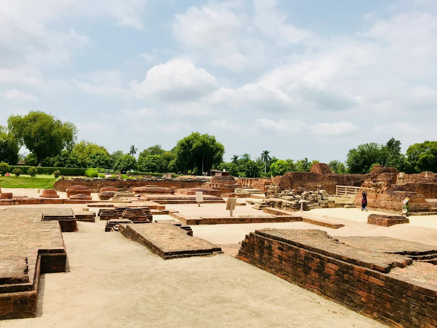 佛陀最初讲法的地方:印度鹿野苑 鹿野苑(sarnath)据说是佛陀最初说法
