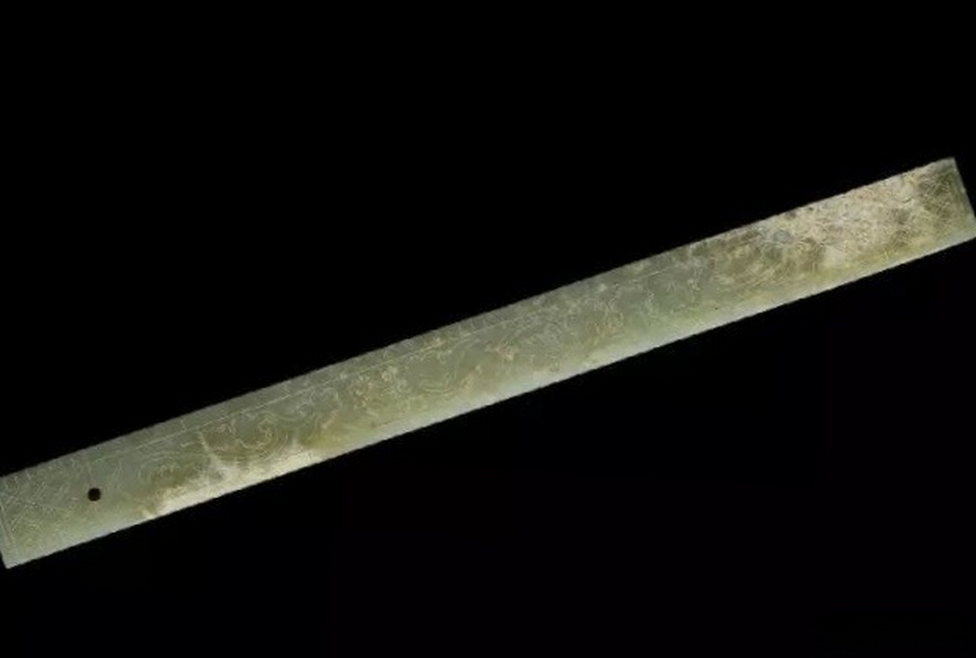 古玉居说玉# 这是一把东汉的玉尺,长23厘米.