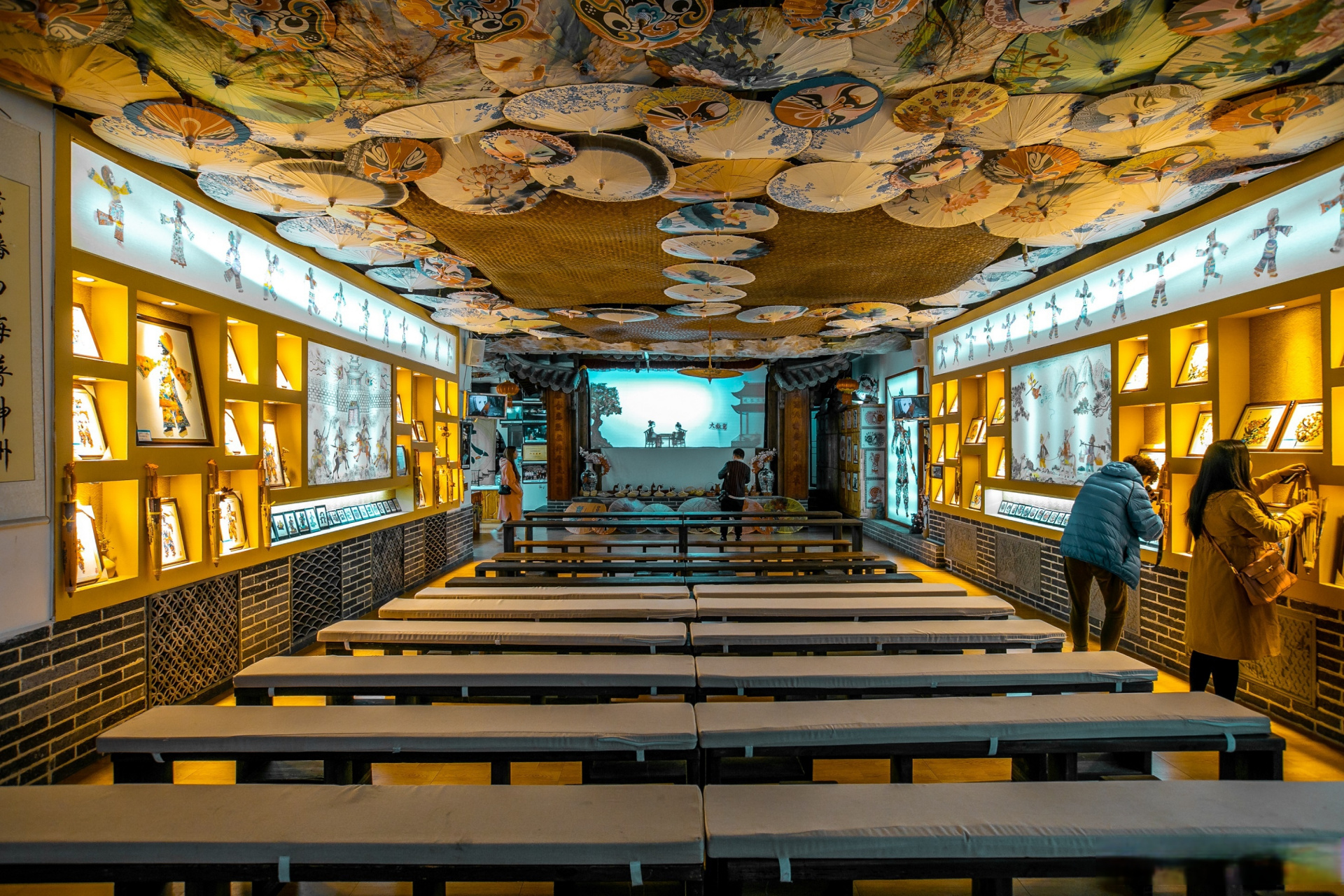 总要去趟腾冲吧# 【刘永周皮影馆】"一张牛皮居然喜怒哀乐,半边人脸