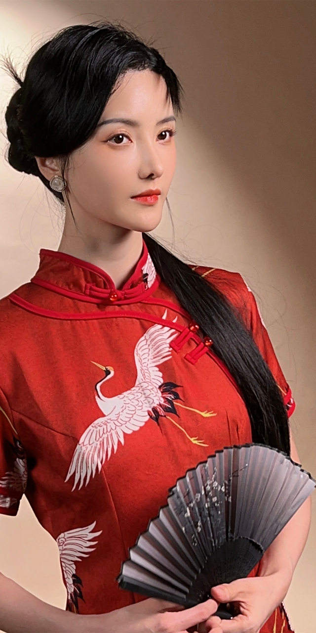 张芷溪,红色旗袍纸扇民国风写真壁纸,代入感满满