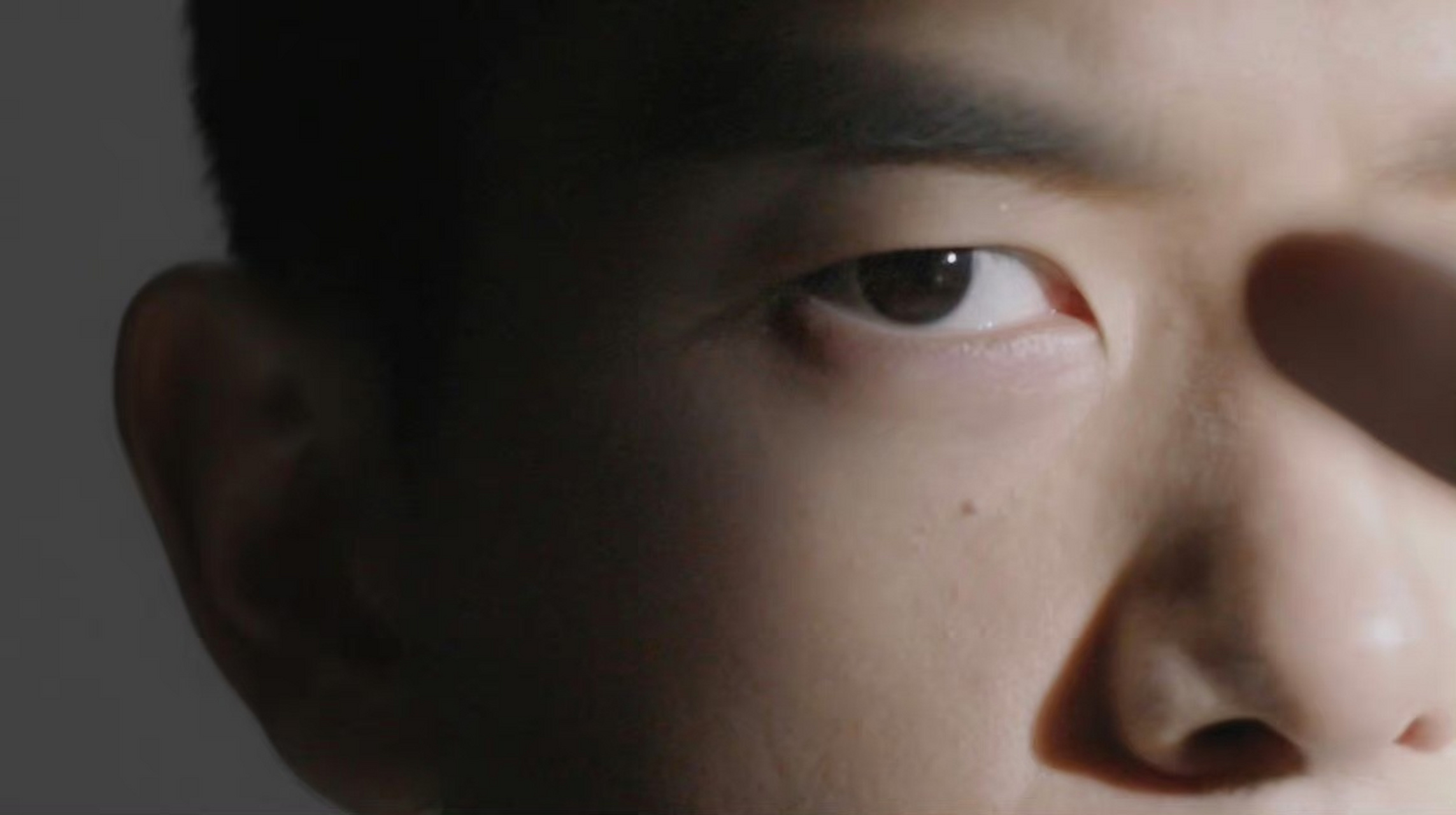 李现眼下痣# 真的有被李现时而硬朗时而明媚时而文艺,多面的气质狠狠