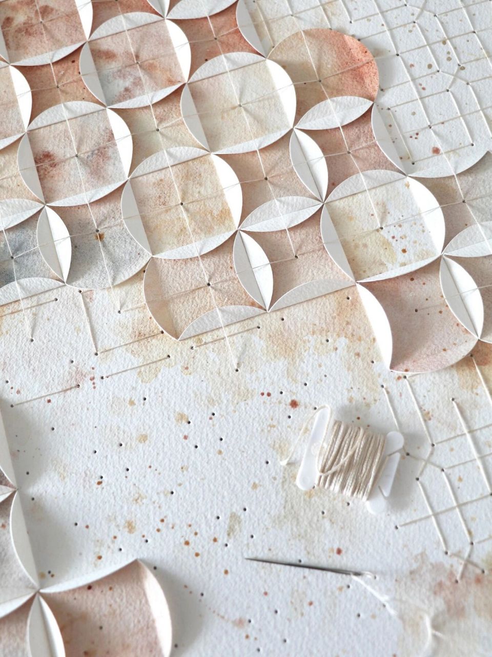 立体纸艺丨装置艺术欣赏丨折纸半立体构成 09 分享一组来自艺术家