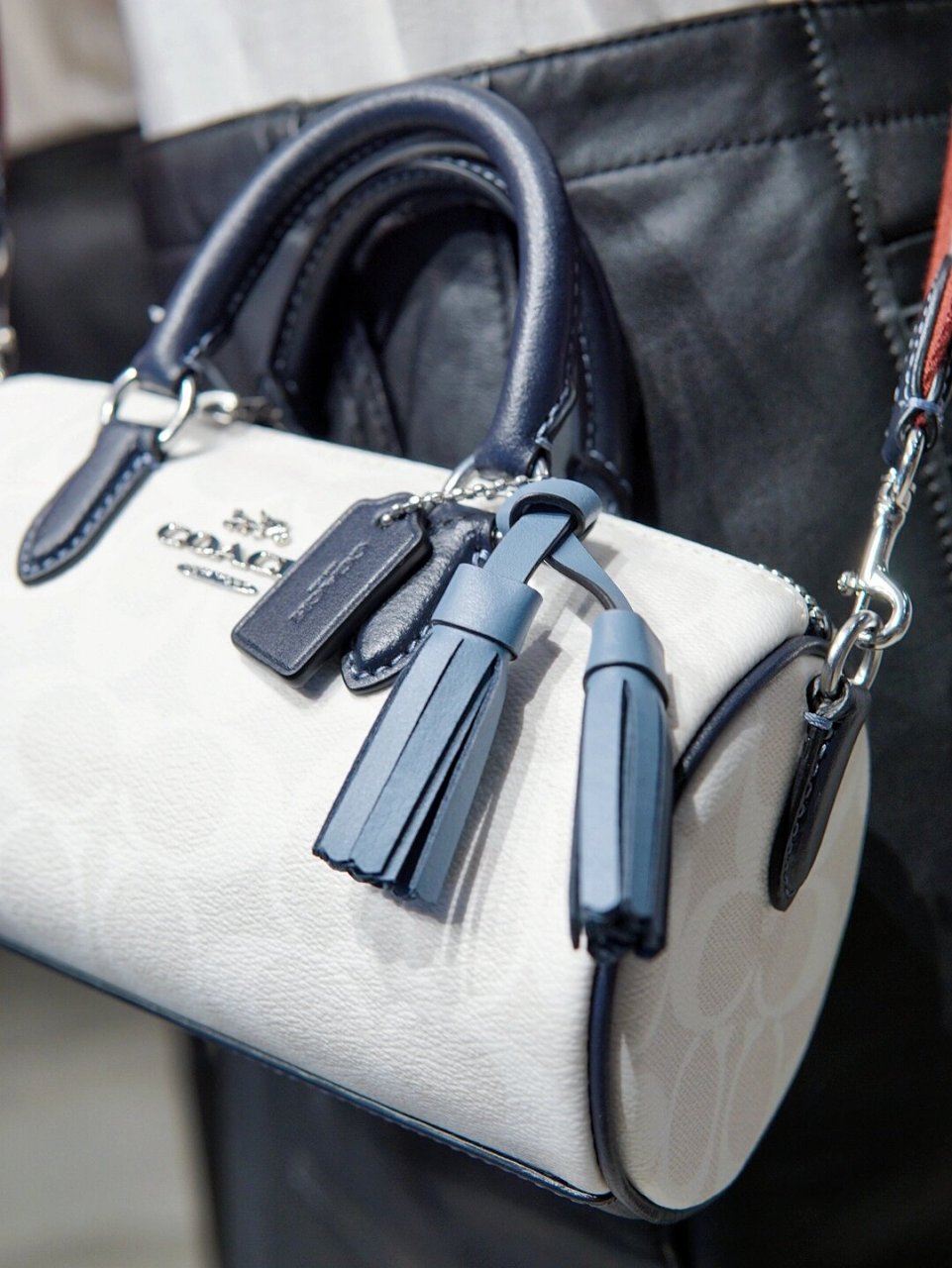 coach蔻驰728月新品爆款冰川白笔筒包 72新款冰川白色笔筒包 72