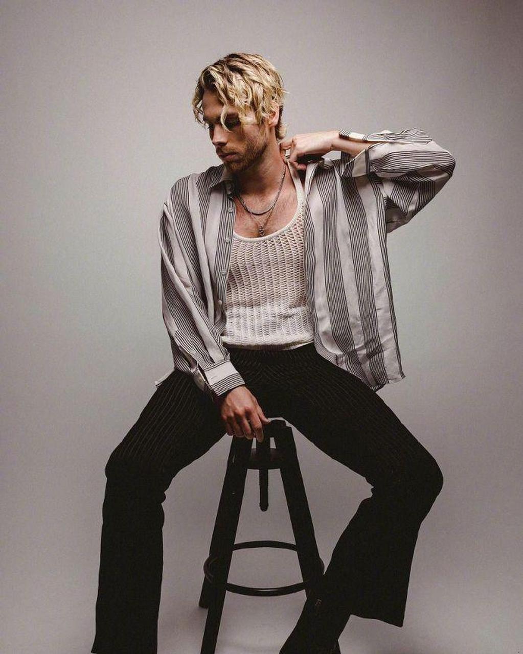 五秒盛夏 5sos 主唱 luke  hemmings 最新刊登《euphoria.