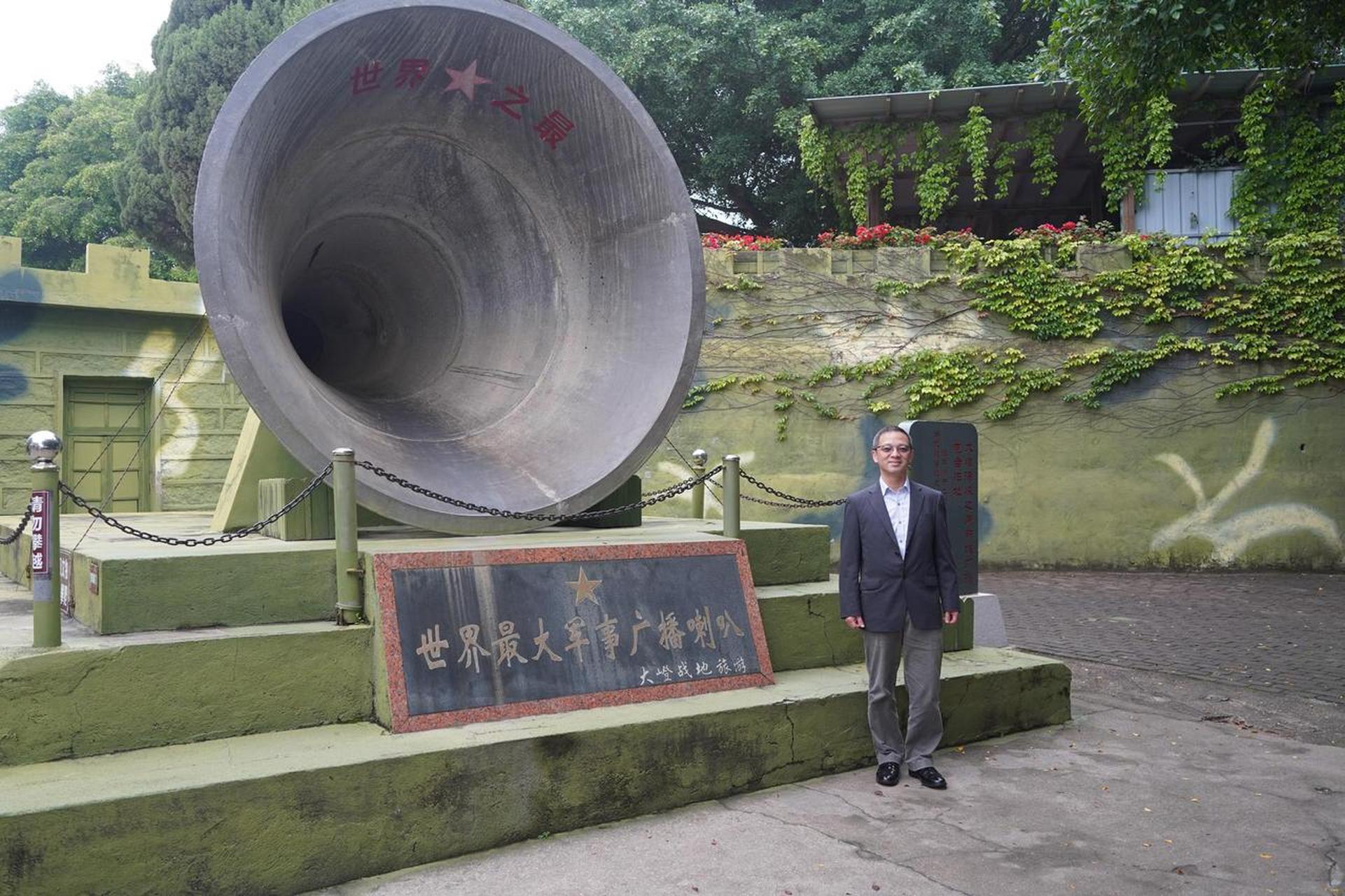 厦门大嶝"英雄三岛"迎来金门师生】   "左转左转!右边右边!太难了吧!