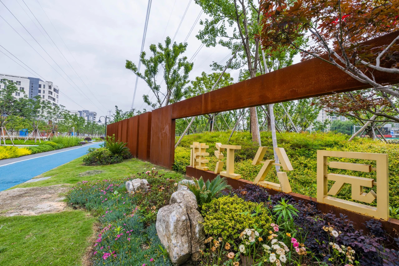 荣获全区首个"上海市园林街镇"称号,实仙虾Ｊ醒钇智 控江路街道公园