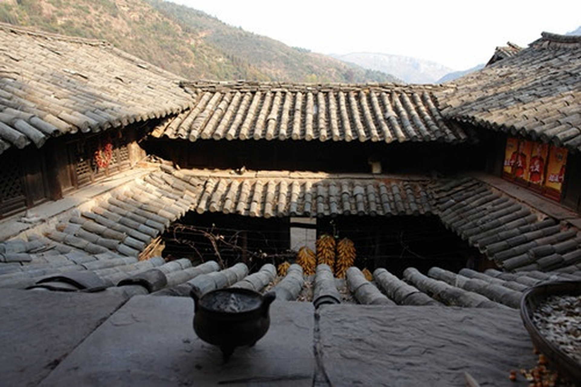 五华社区# 【西翥"一颗印"民居的美丽传说】两千年前,滇池畔的民居大