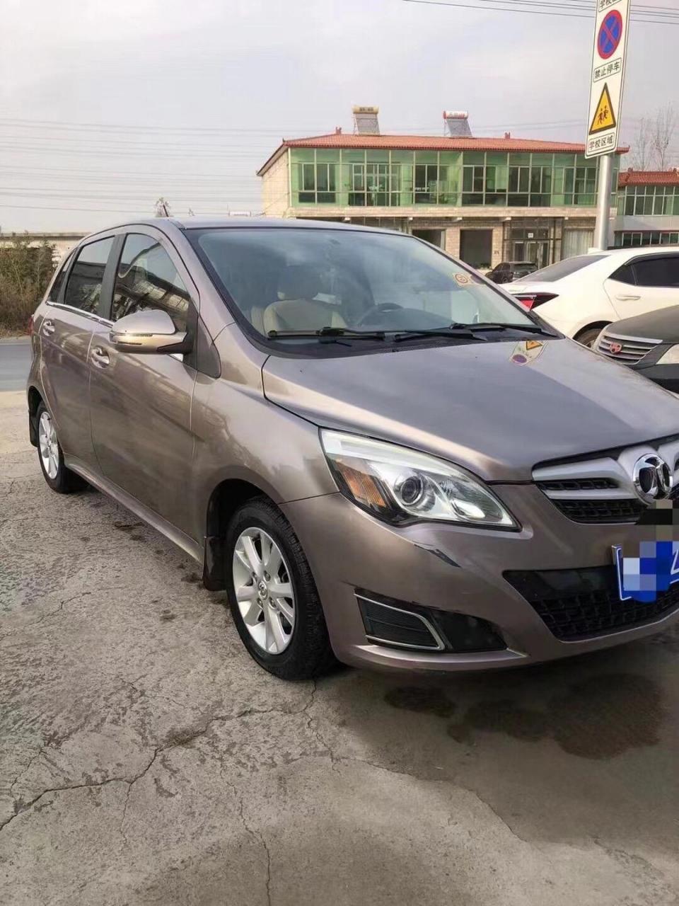 新到2014年89715一手北汽e150.审车保险到明年8月.1.5排量.