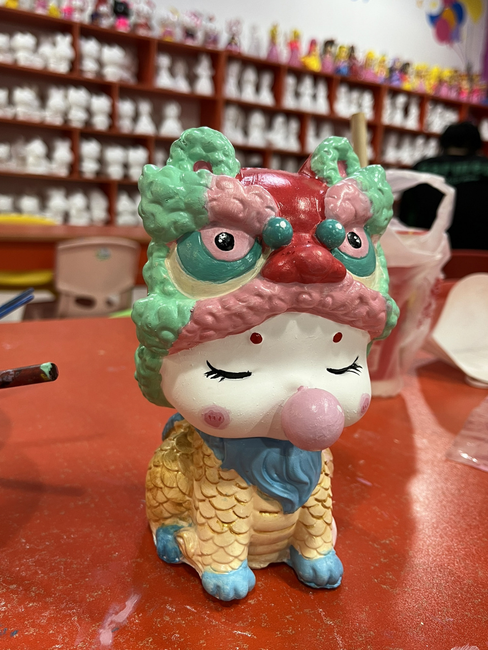 这个配色 很绝!年兽石膏娃娃   和小姐妹画滴年兽石膏娃娃la