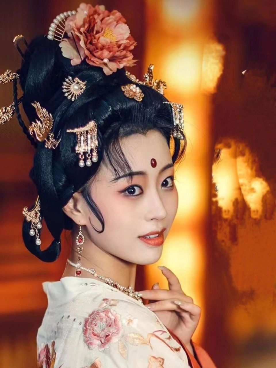 咱就说如果贵妃有这样的衣柜,玩起百变大咖秀 每天不重样的话,是不是