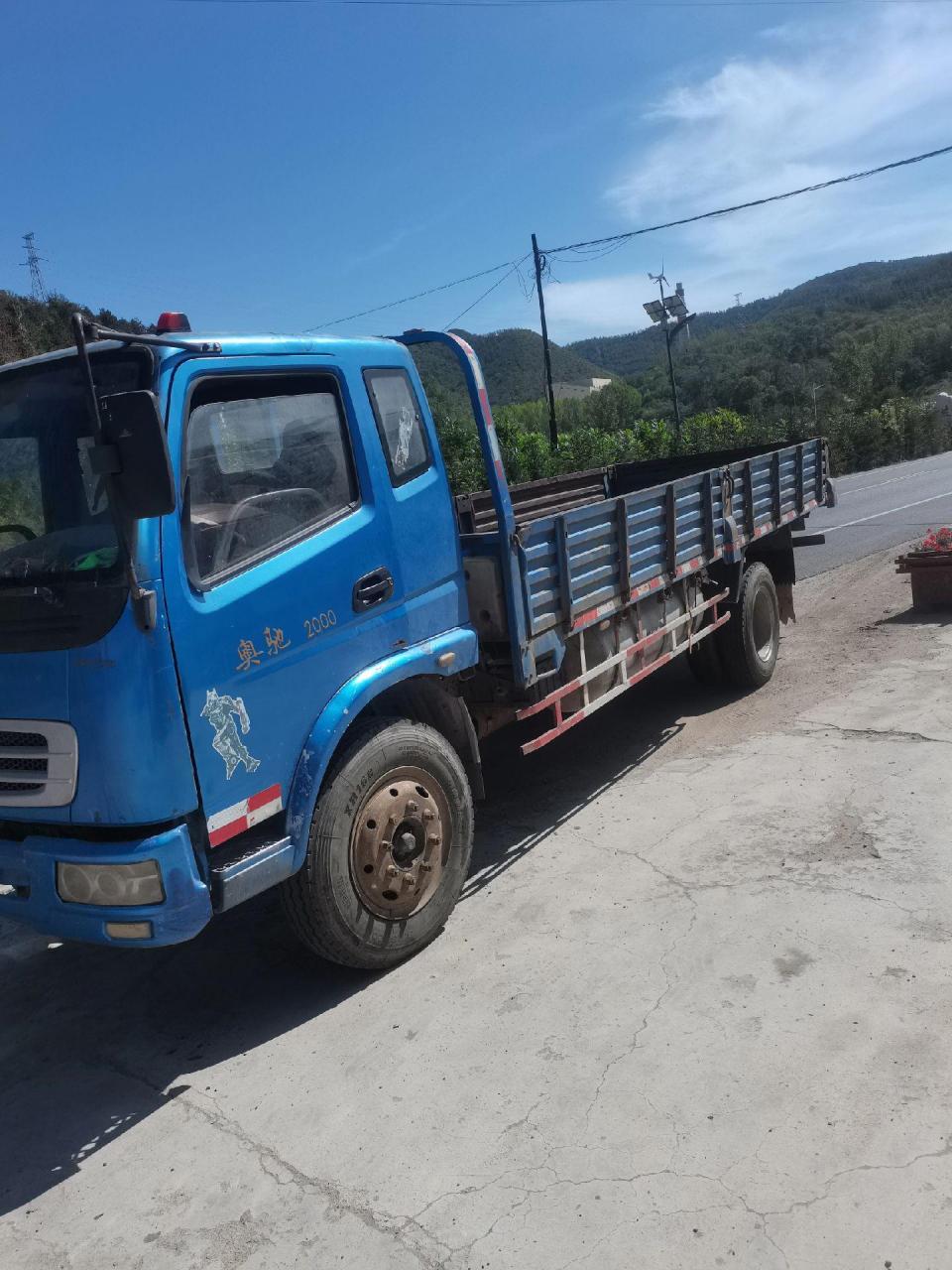 13年奥驰2000小黄牌,车长6.2米,高低速,断气刹,825/20轮胎全新.