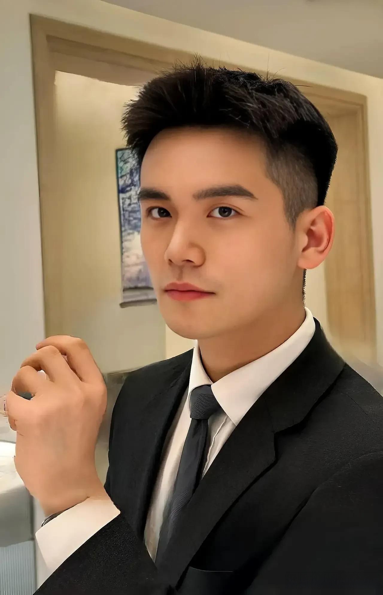 轻熟男商务西装 穿正装什么感觉 职场型男搭配 晒晒你的正装 儒雅潮男