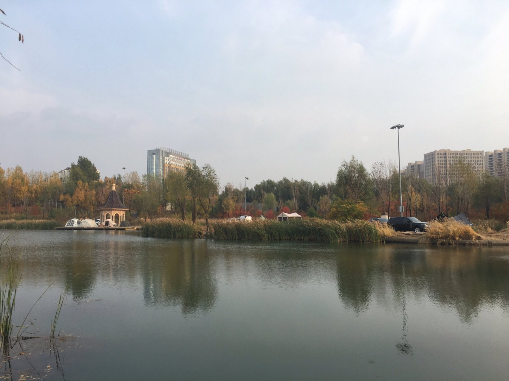 ——翠泉源 南三环和卫星路之间的翠泉源,帐篷林立