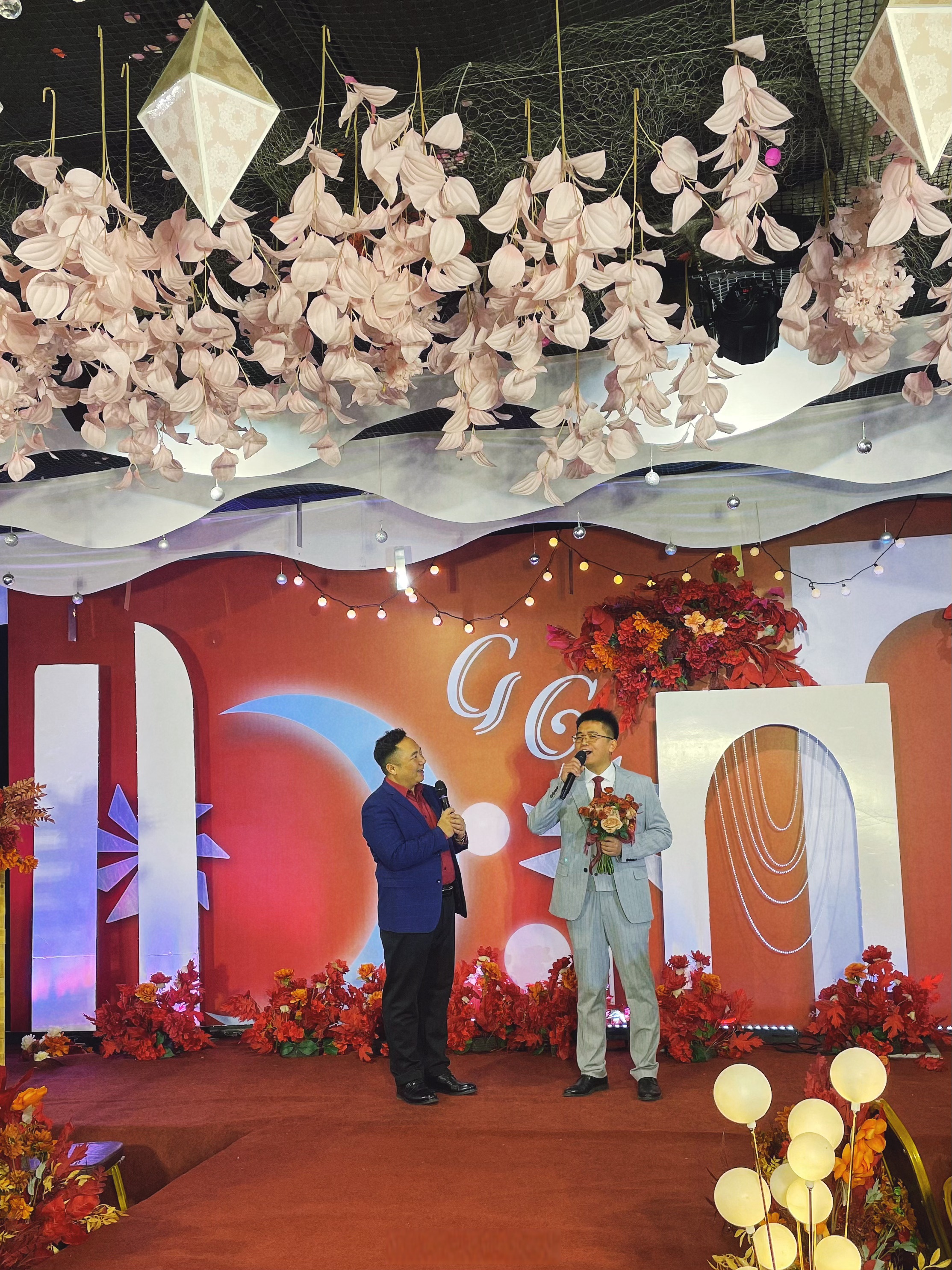 更开心「意料之外 情理之中」拿到手捧花 #富察寻美之旅##结婚你会