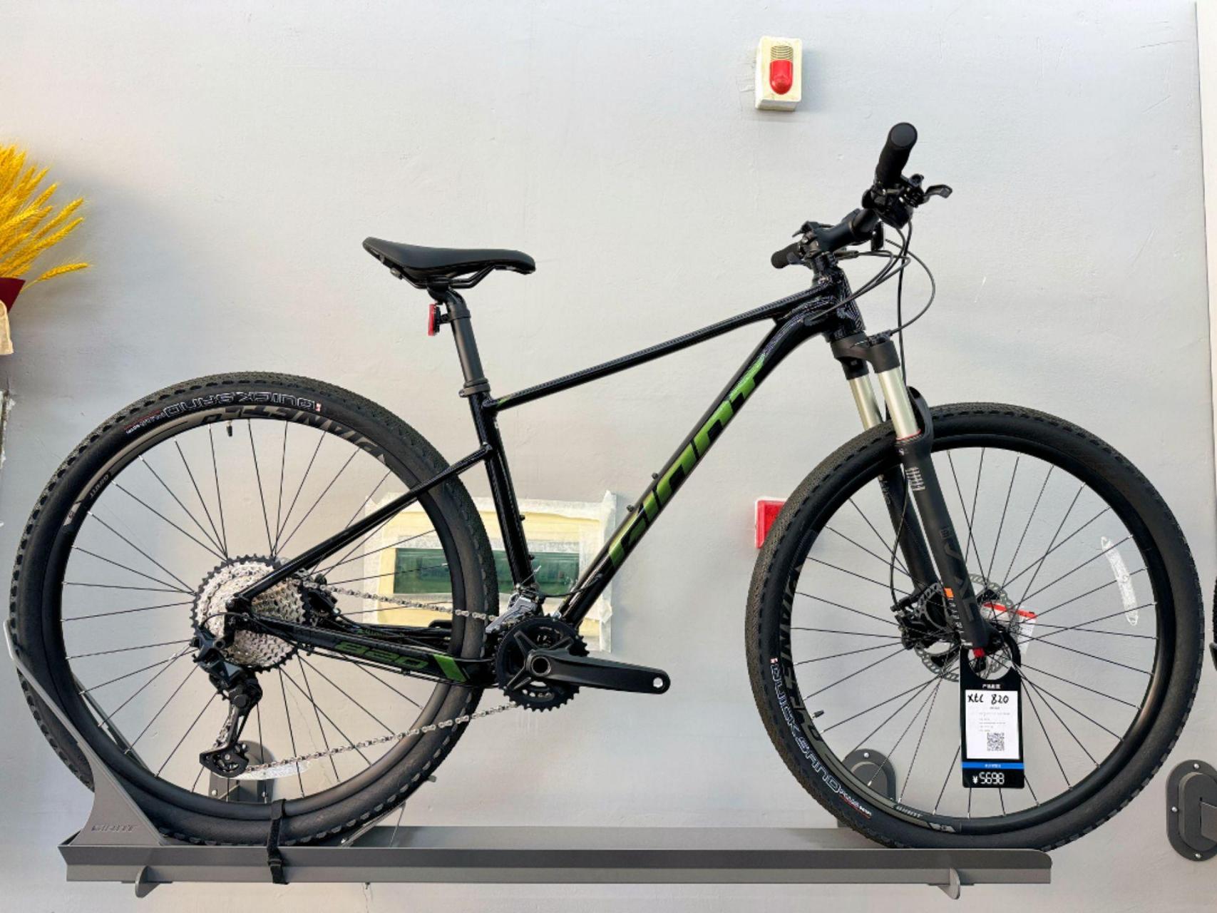 捷安特xtc820山地车.皱纹金油星海蓝,亮黑,消光杏子灰 三个颜色 有27.