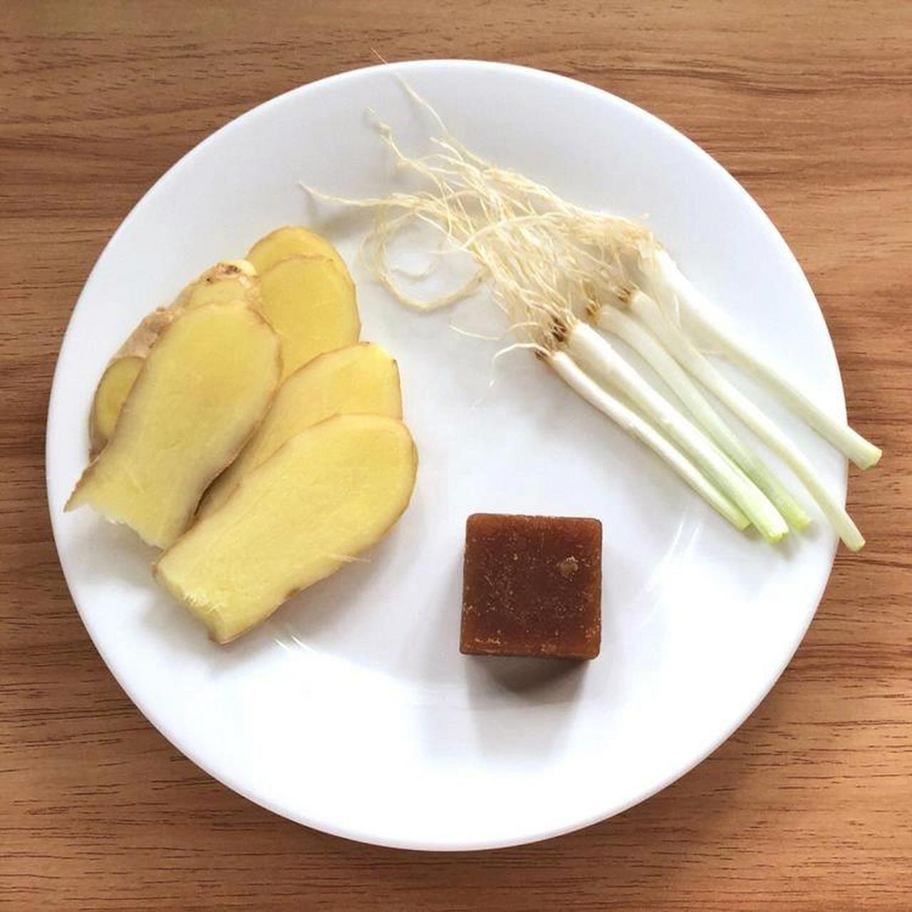 葱姜水做法 葱姜水的做法(感冒食疗方) 材料: 生姜3片,葱根1