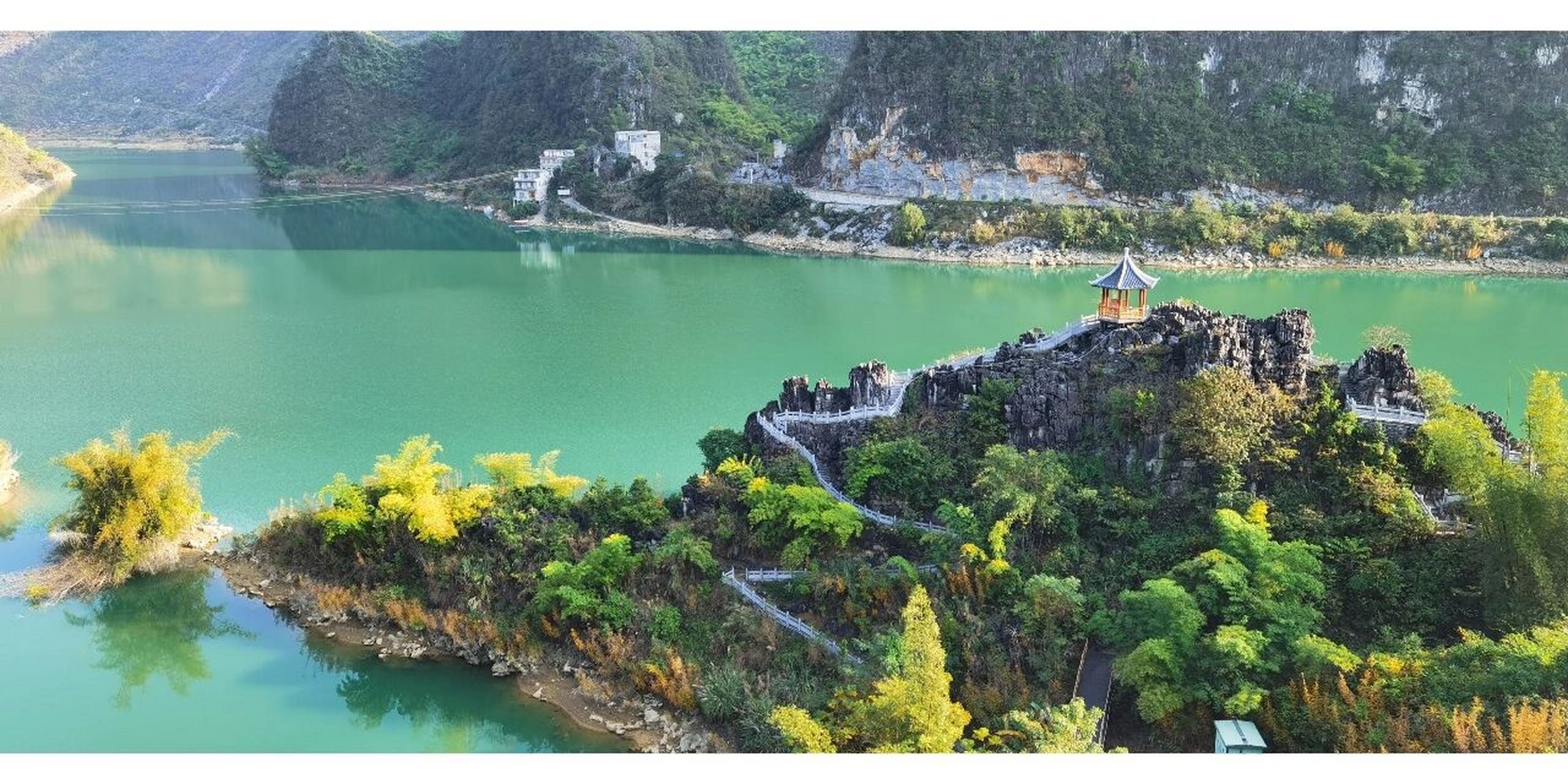 百色小众景点凌云浩坤湖,藏于深山世外桃源 广西百色有处隐藏在深山的