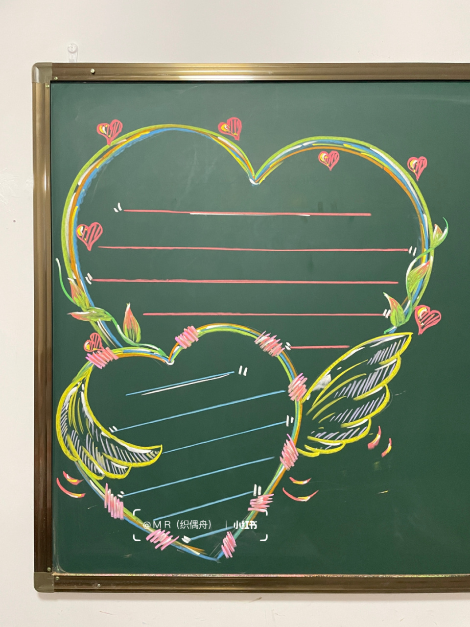 粉笔画(爱心黑板报边框) 爱心黑板报边框呀  #画画的日常# #粉笔画