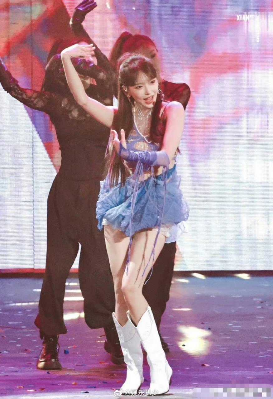 今晚乐华家族演唱会上,程潇 孟美岐 吴宣仪今天的造型,你喜欢哪位美女