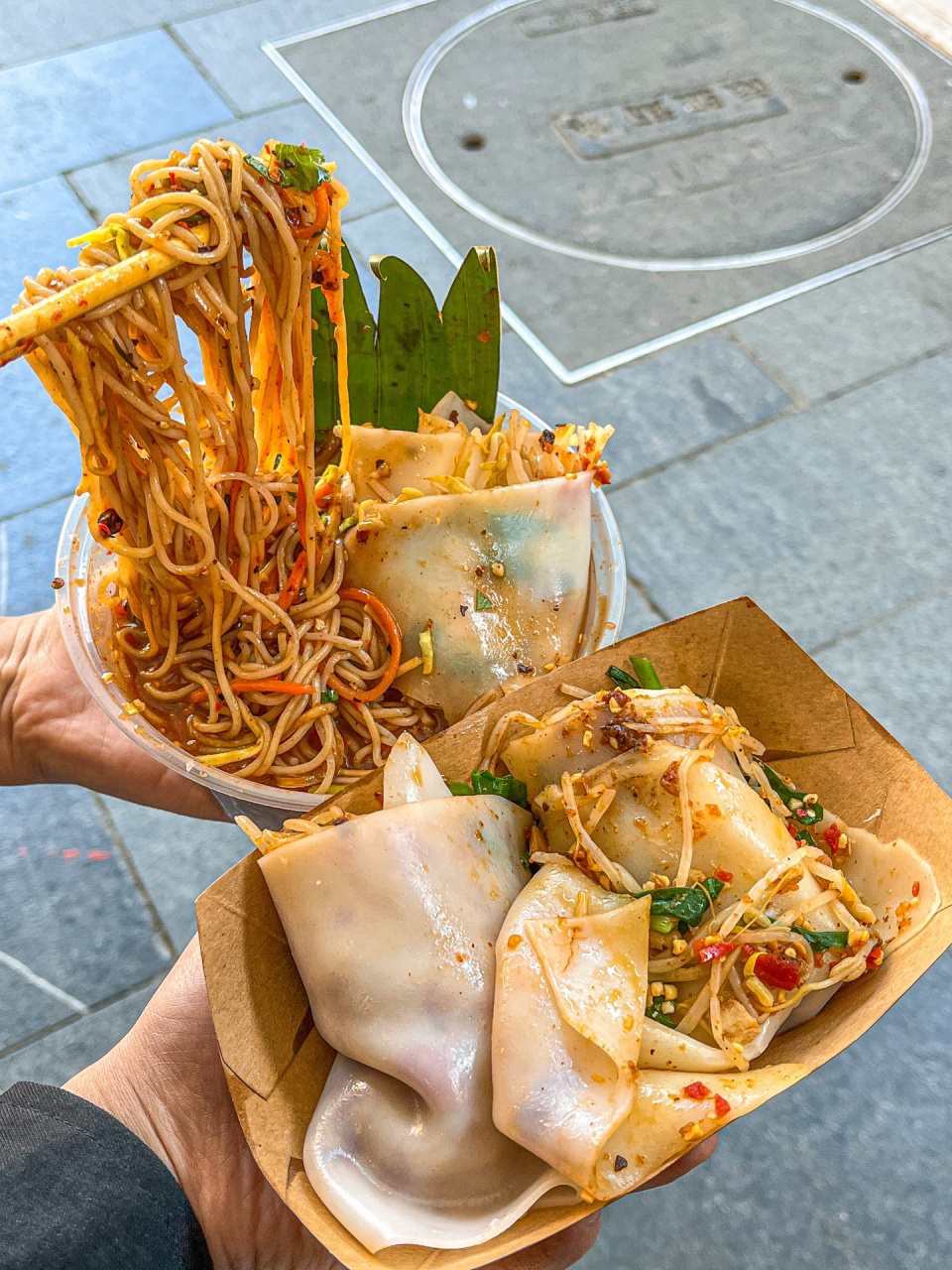 昆明敲正宗的糊辣子凉拌🌶️裹卷粉绝了👍 念了好久的版纳裹卷