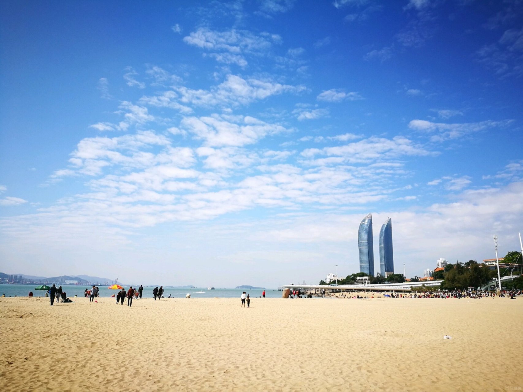 厦门白城沙滩 位于厦门大学南部白城脚下,为演武大桥与胡里山炮台之间