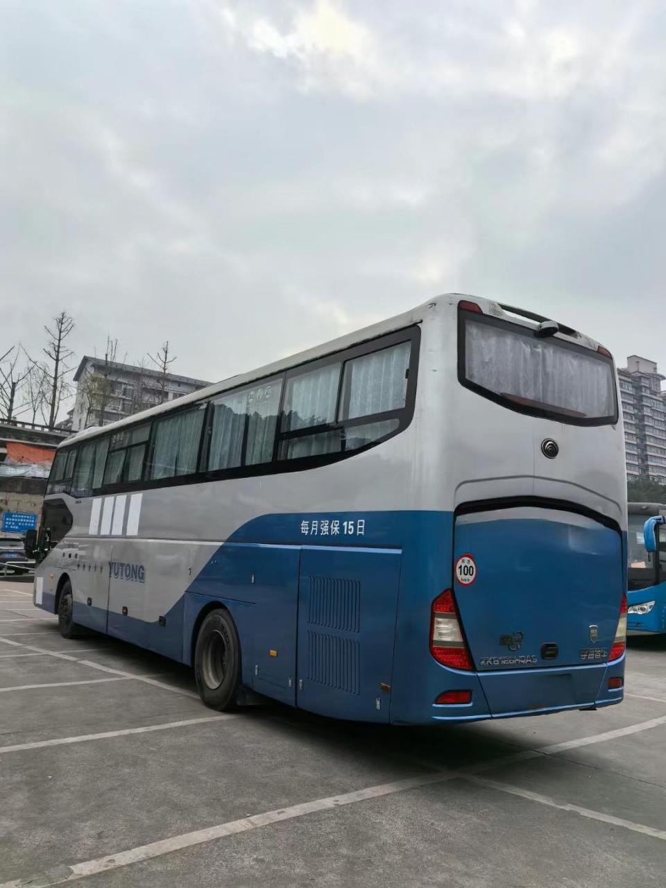 14 年1月出厂宇通 zk6126hqa9一层半,49 座,国4排放,潍柴10.