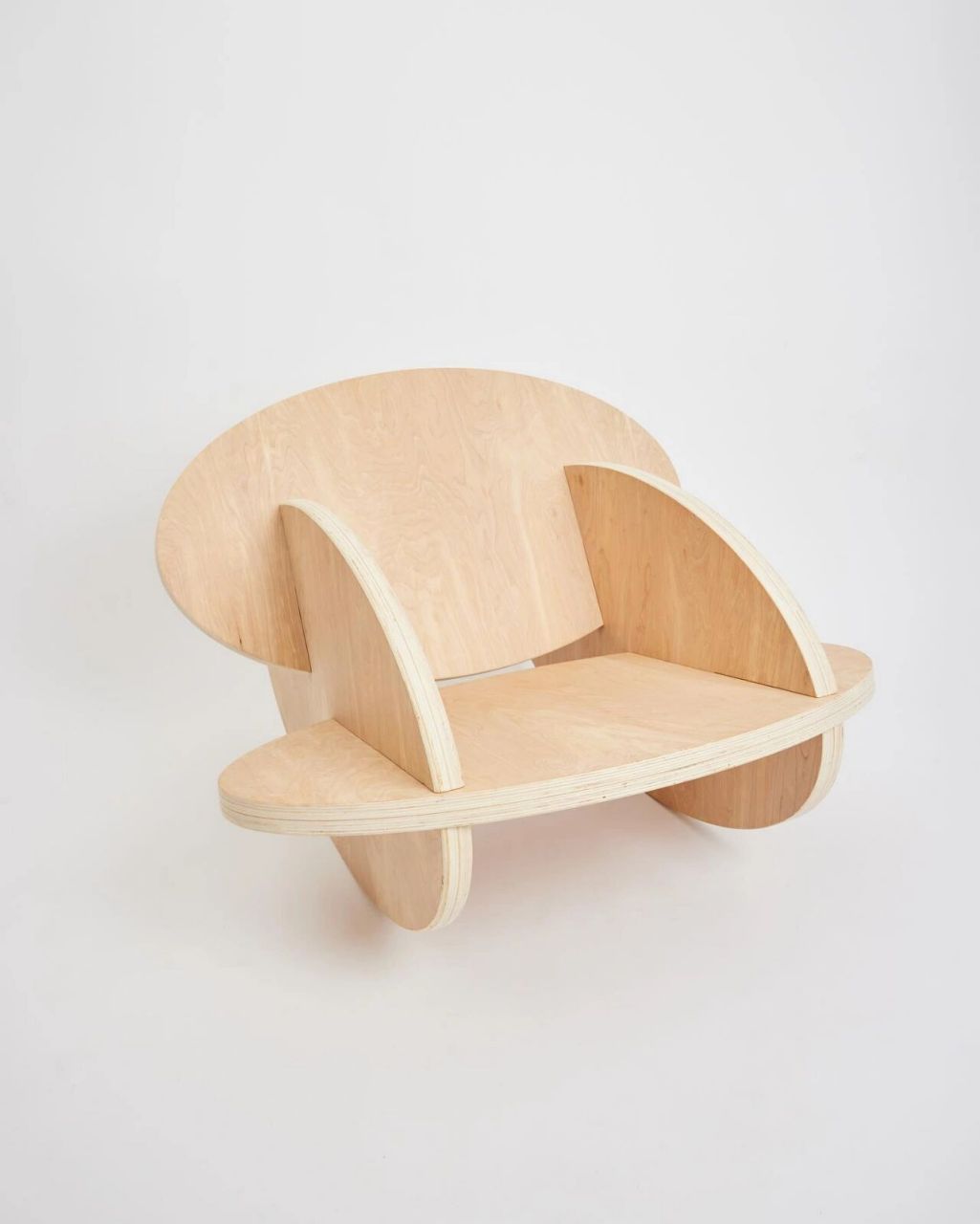 diy椭圆摇椅 材料:胶合板 尺寸:100cmx100cmx74cm 由四个相同形状尺寸